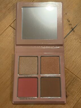 Kylie Cosmetics Peachy Rose & Bronze Four-Shade Eyeshadow Palette